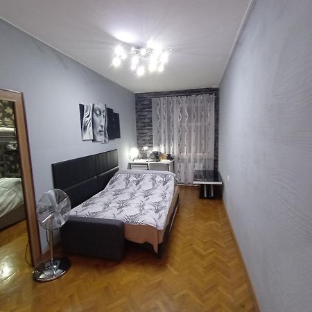 APARTAMENT VENGE -CAŁE MIESZKANIE 46m2 NA WYŁĄCZNOŚĆ - Z JEDNĄ SYPIALNIĄ I JEDNYM SYPIALNO-SALONEM -3 PIĘTRO BEZ WINDY- REZERWACJA BEZ KARTY KREDYTOWEJ-KLIMATYZACJA-NETFLIX-2 ŁÓŻECZKA DZIECIĘCE-ŚNIADANIE XXL 30zł Breslavia Exterior foto
