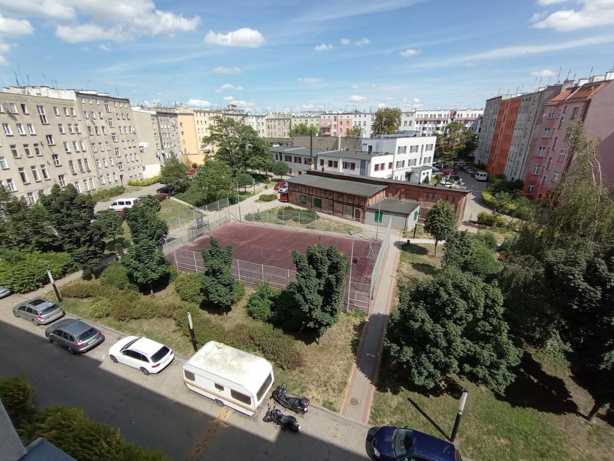 APARTAMENT VENGE -CAŁE MIESZKANIE 46m2 NA WYŁĄCZNOŚĆ - Z JEDNĄ SYPIALNIĄ I JEDNYM SYPIALNO-SALONEM -3 PIĘTRO BEZ WINDY- REZERWACJA BEZ KARTY KREDYTOWEJ-KLIMATYZACJA-NETFLIX-2 ŁÓŻECZKA DZIECIĘCE-ŚNIADANIE XXL 30zł Breslavia Exterior foto
