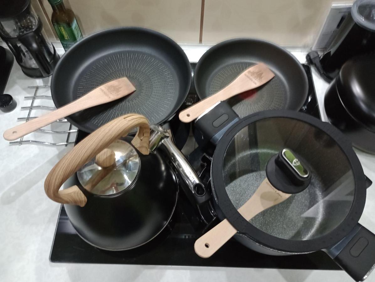 APARTAMENT VENGE -CAŁE MIESZKANIE 46m2 NA WYŁĄCZNOŚĆ - Z JEDNĄ SYPIALNIĄ I JEDNYM SYPIALNO-SALONEM -3 PIĘTRO BEZ WINDY- REZERWACJA BEZ KARTY KREDYTOWEJ-KLIMATYZACJA-NETFLIX-2 ŁÓŻECZKA DZIECIĘCE-ŚNIADANIE XXL 30zł Breslavia Exterior foto