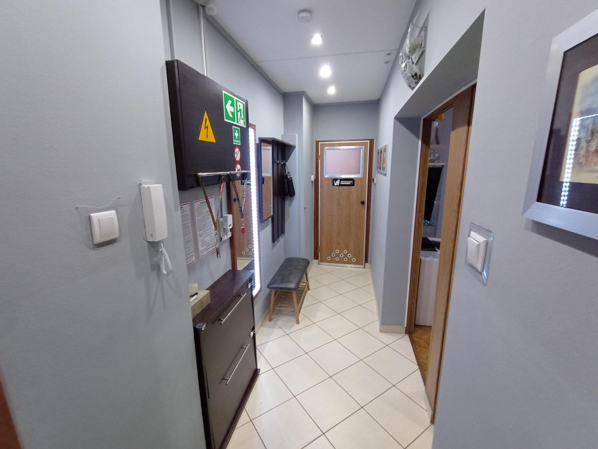 APARTAMENT VENGE -CAŁE MIESZKANIE 46m2 NA WYŁĄCZNOŚĆ - Z JEDNĄ SYPIALNIĄ I JEDNYM SYPIALNO-SALONEM -3 PIĘTRO BEZ WINDY- REZERWACJA BEZ KARTY KREDYTOWEJ-KLIMATYZACJA-NETFLIX-2 ŁÓŻECZKA DZIECIĘCE-ŚNIADANIE XXL 30zł Breslavia Exterior foto