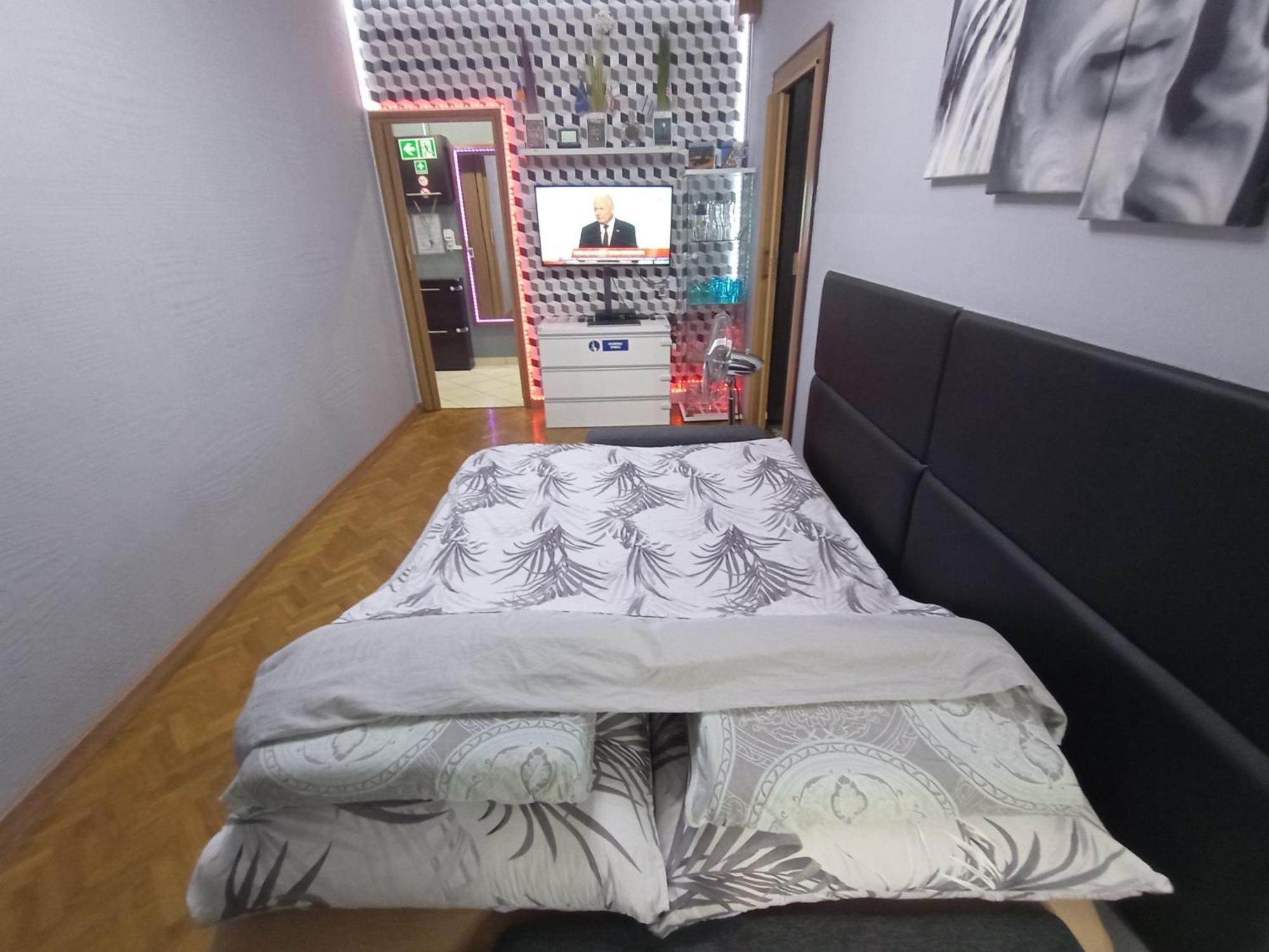 APARTAMENT VENGE -CAŁE MIESZKANIE 46m2 NA WYŁĄCZNOŚĆ - Z JEDNĄ SYPIALNIĄ I JEDNYM SYPIALNO-SALONEM -3 PIĘTRO BEZ WINDY- REZERWACJA BEZ KARTY KREDYTOWEJ-KLIMATYZACJA-NETFLIX-2 ŁÓŻECZKA DZIECIĘCE-ŚNIADANIE XXL 30zł Breslavia Exterior foto